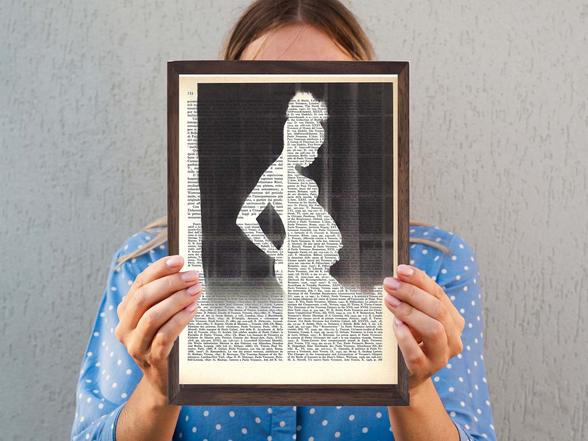 Mix-up: Silhouette of a pregnant woman